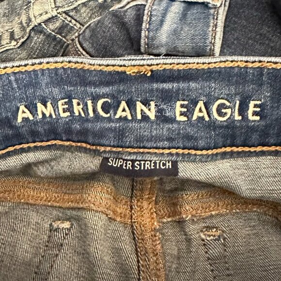 American Eagle Outfitters Super Stretch Button Fly Hi Rise Shortie Jean Shorts - Picture 5 of 6